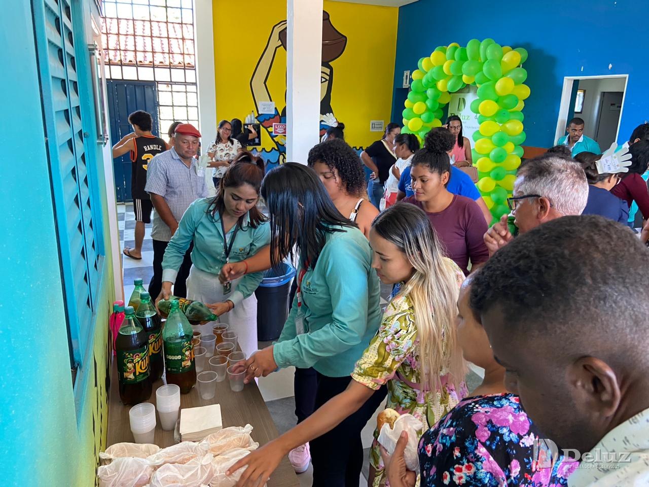 Distribuição de mudas e cestas básicas à comunidade