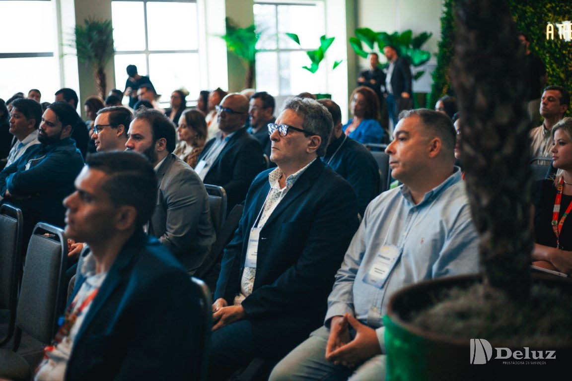 Plateia do Fornecer+, com representantes do grupo Deluz